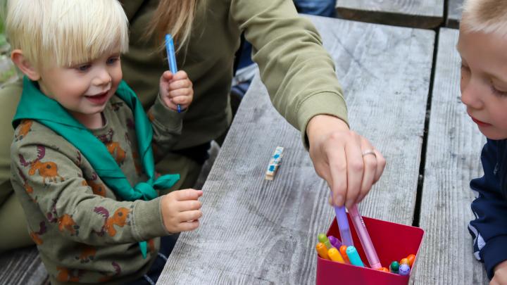 Familiespejder der laver sin egen navneklemme