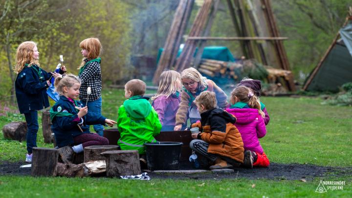 Bålhygge med skumfiduser